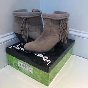 NEVER WORN Sam Edelman tan suede stylish booties!